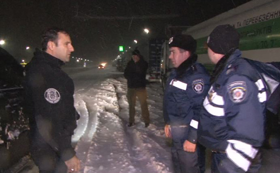 Як головний поліцейський Одещини допомагав водіям вибратись зі снігової пастки - фото 4