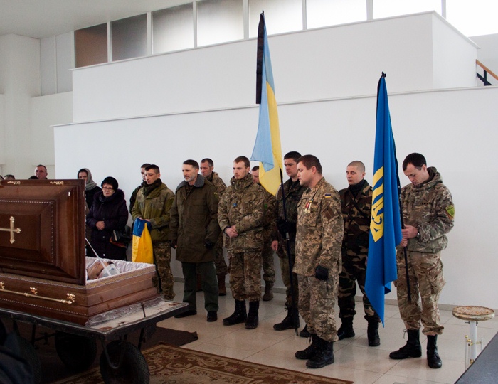 У Франківську попрощалися з Героєм України, який загинув в АТО - фото 1