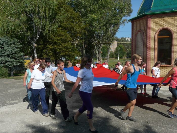 Як у Стаханові молодогвардійці з російським прапором за путінськими вовками бігали (ФОТО) - фото 2