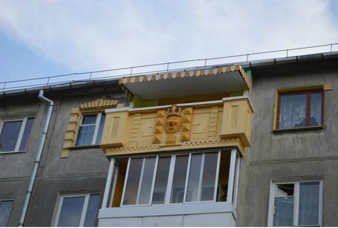 ТОП-20 балконів, володарі яких плювали на оточуючих - фото 17