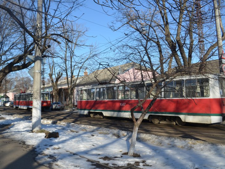 У центрі Миколаєва водій-невдаха перегородив рух трамваїв - фото 2