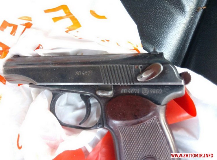 Житомирські спецслужби затримали киянина, який продавав зброю з АТО - фото 1