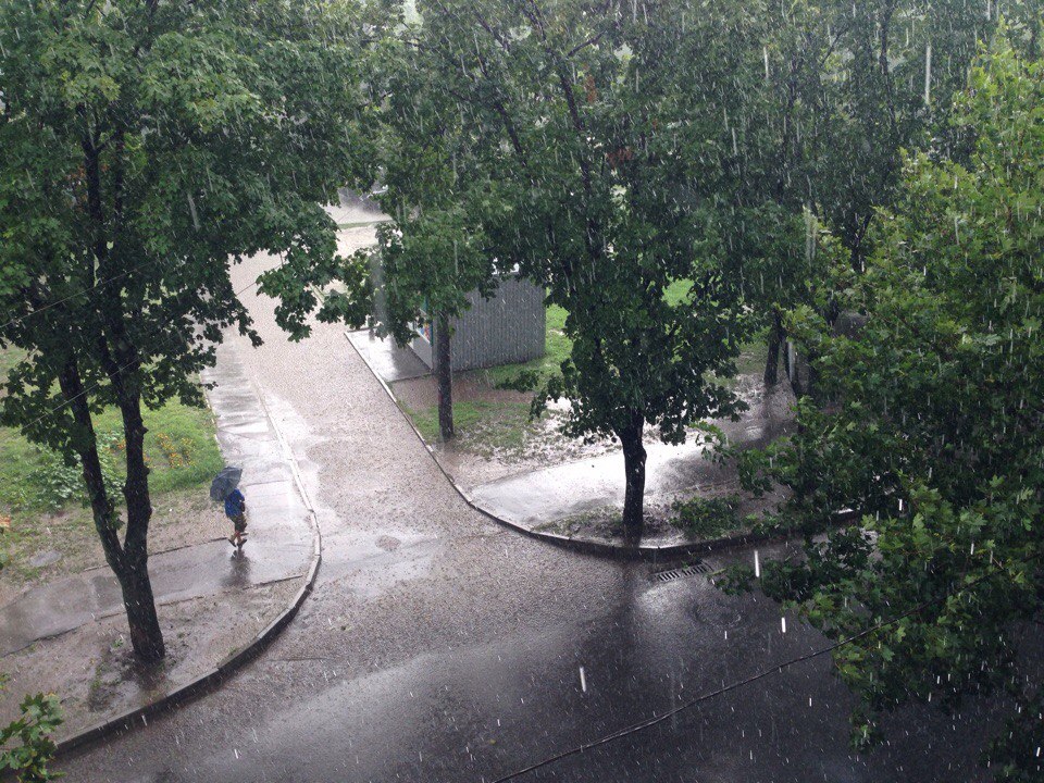 Харків накрила потужна злива (ВІДЕО, ФОТО)  - фото 1