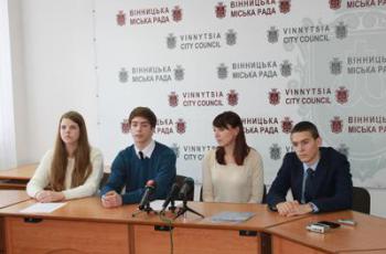 Українські школярі хочуть замість випускного допомогти бійцям АТО - фото 3