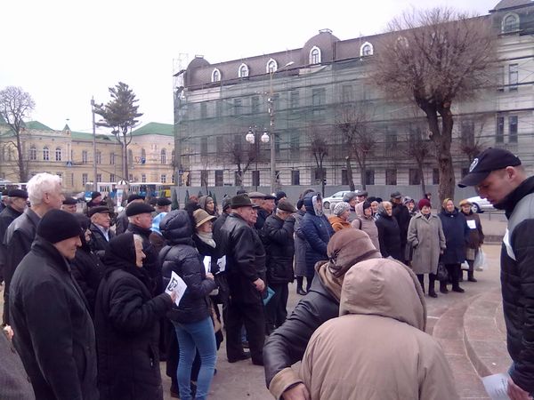 Вінничани зібралися на мітинг заради Савченко - фото 1