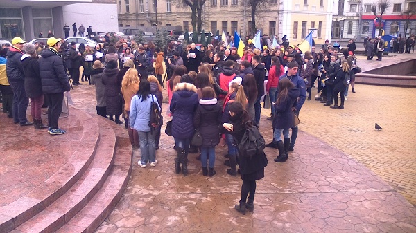 Вінничани вийшли на Майдан, щоб підтримати Надію Савченко - фото 2