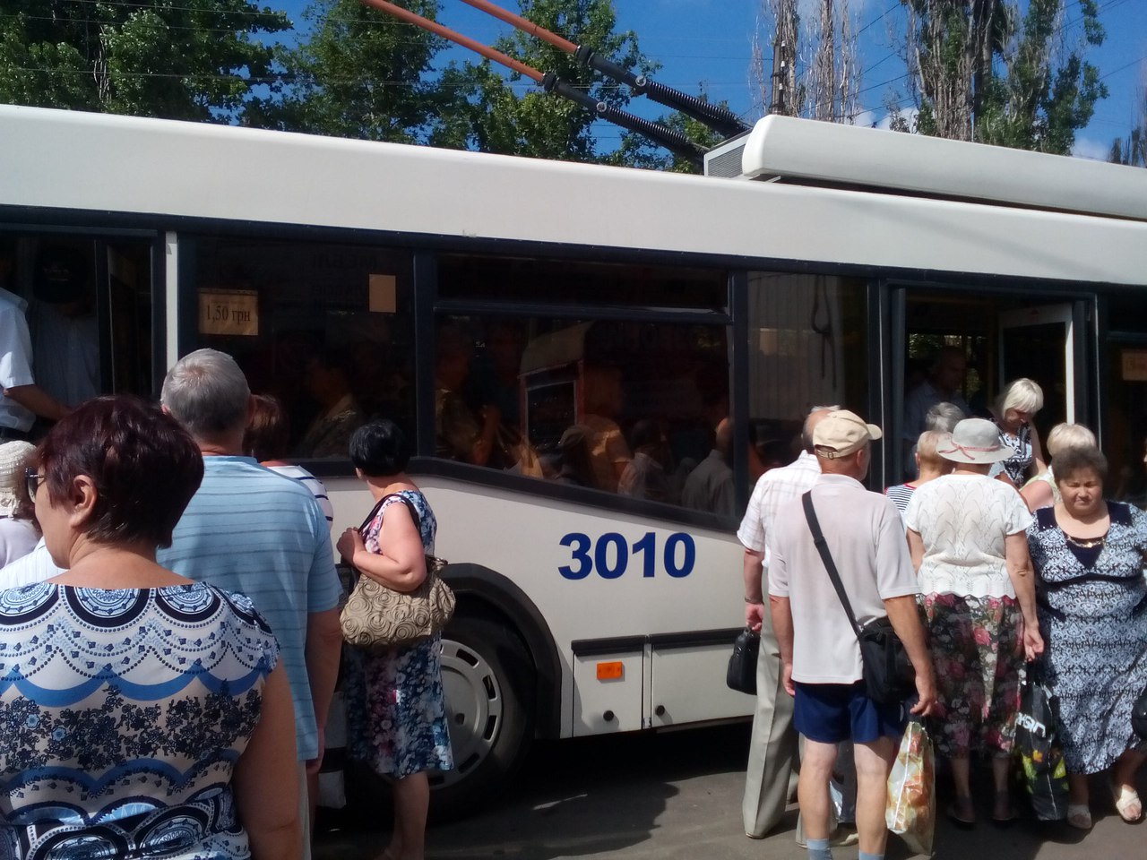 У Миколаєві тролейбус притиснув дверима декілька людей