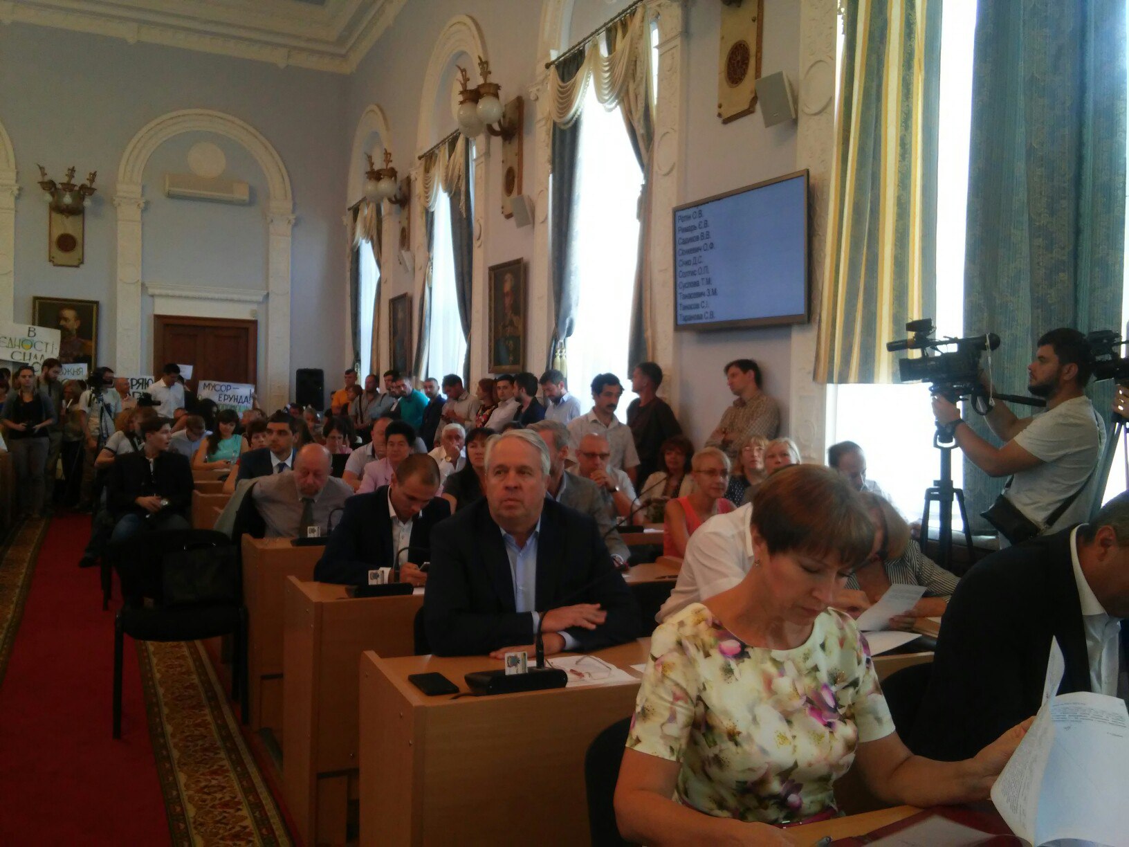 У Миколаєві депутати хочуть проводити сесію міськради у замінованому залі - фото 2