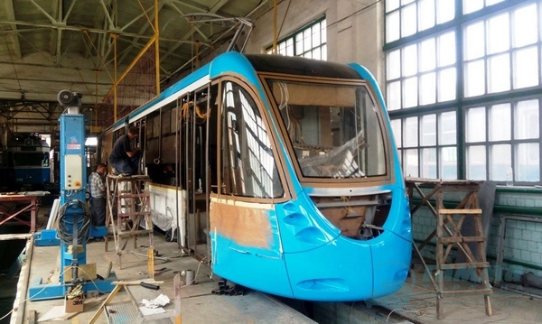 Автори тюнінгу Бентлі та Ферарі проектували вінницький трамвай  - фото 6