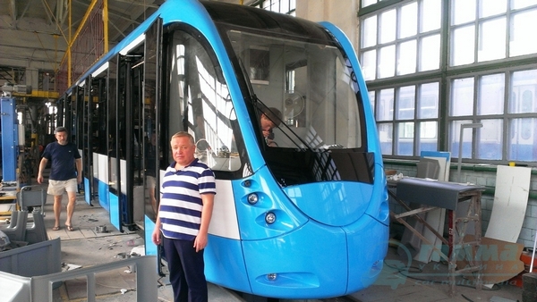 Автори тюнінгу Бентлі та Ферарі проектували вінницький трамвай  - фото 7
