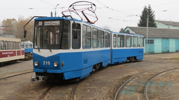 Автори тюнінгу Бентлі та Ферарі проектували вінницький трамвай  - фото 1