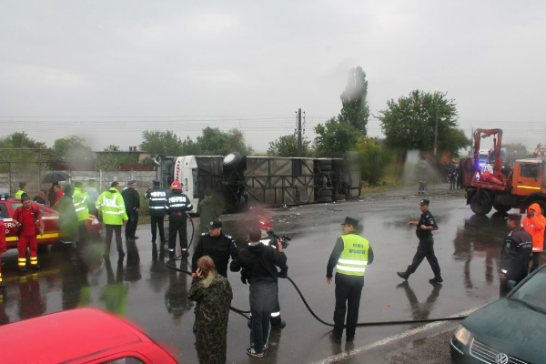ЗМІ: У Румунії сталося чергова аварія туристичного автобуса з українцями. Є загиблі - фото 1