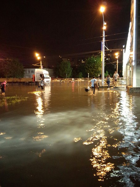 Злива перетворила Харків на Венецію (ВІДЕО, ФОТО)   - фото 3