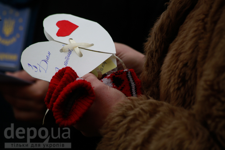 День Святого Валентина на Євромайдані: Пікет ГПУ і пригоди Амура - фото 6
