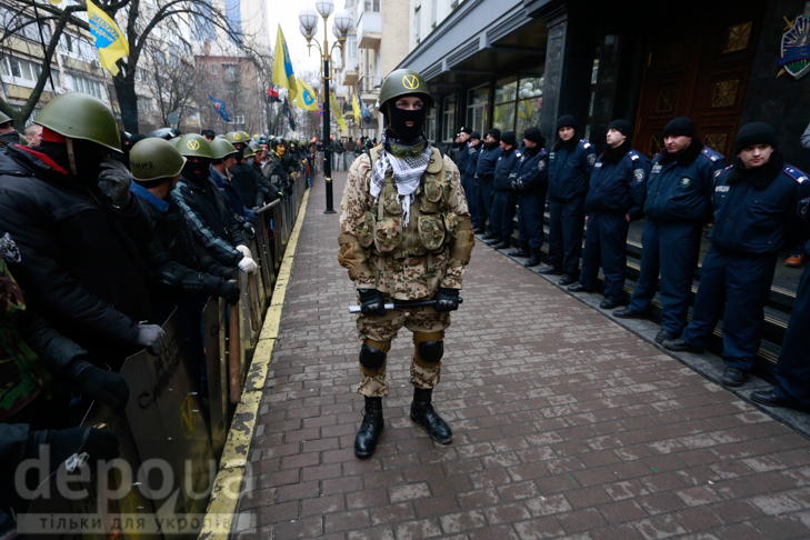 День Святого Валентина на Євромайдані: Пікет ГПУ і пригоди Амура - фото 23