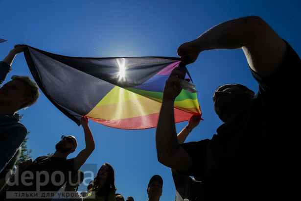 Як у Києві намагались провести гей-парад (ФОТОРЕПОРТАЖ) - фото 4