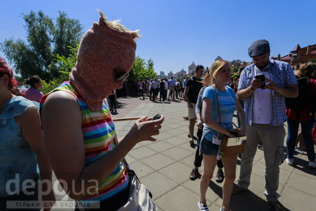 Як у Києві намагались провести гей-парад (ФОТОРЕПОРТАЖ) - фото 9