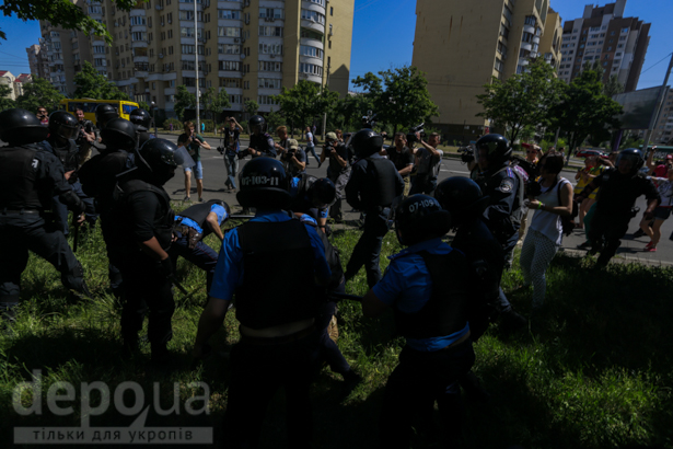Як у Києві намагались провести гей-парад (ФОТОРЕПОРТАЖ) - фото 18