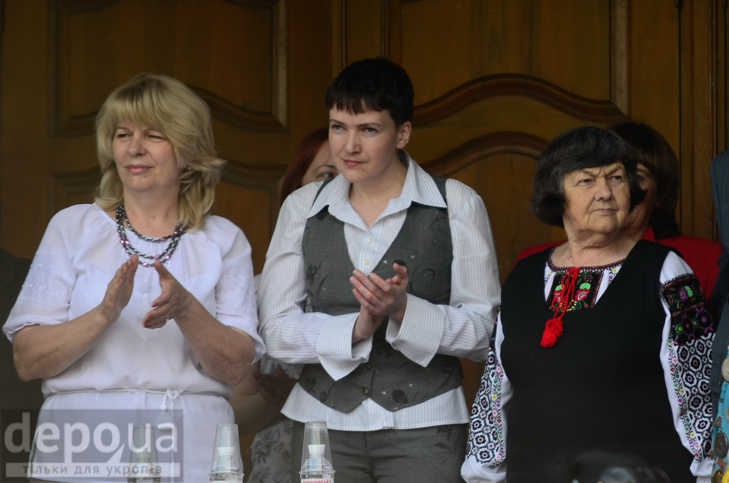 Савченко прийшла на останній дзвоник до рідної школа - фото 1