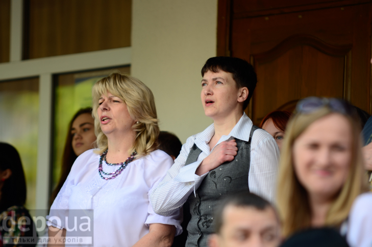 Савченко прийшла на останній дзвоник до рідної школа - фото 2