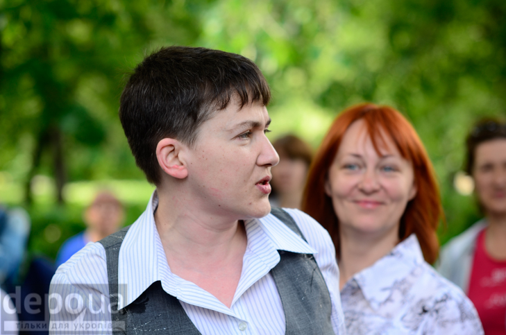 Савченко прийшла на останній дзвоник до рідної школа - фото 6