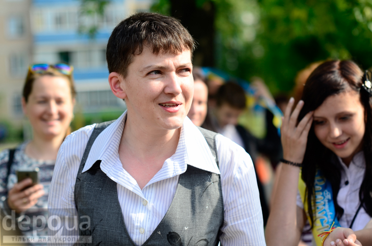Савченко прийшла на останній дзвоник до рідної школа - фото 9