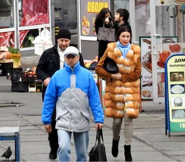 Доки Яценюк готується до звіту, його дружина "наводить марафет" та ходить на базар, - ЗМІ - фото 3