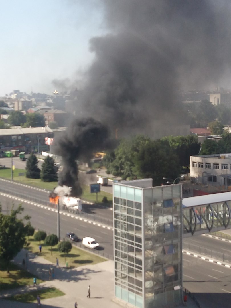 На проспекті Гагаріна спалахнув цементовоз: опубліковане відео (ВІДЕО, ФОТО)  - фото 5