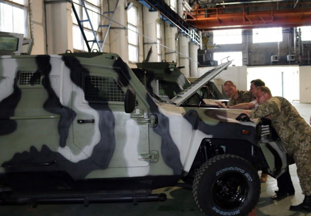 Зброя Укропів: Як бронеавтомобілі КрАЗ Cougar рятували життя українським військовим - фото 4