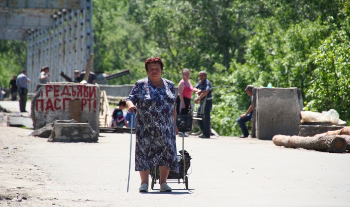 Біг з перешкодами: Як жителі "ЛНР" долають лінію розмежування - фото 2