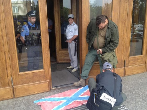 Біля Одеської облдержадміністрації мітингувальники вимагають голову Маркова - фото 1