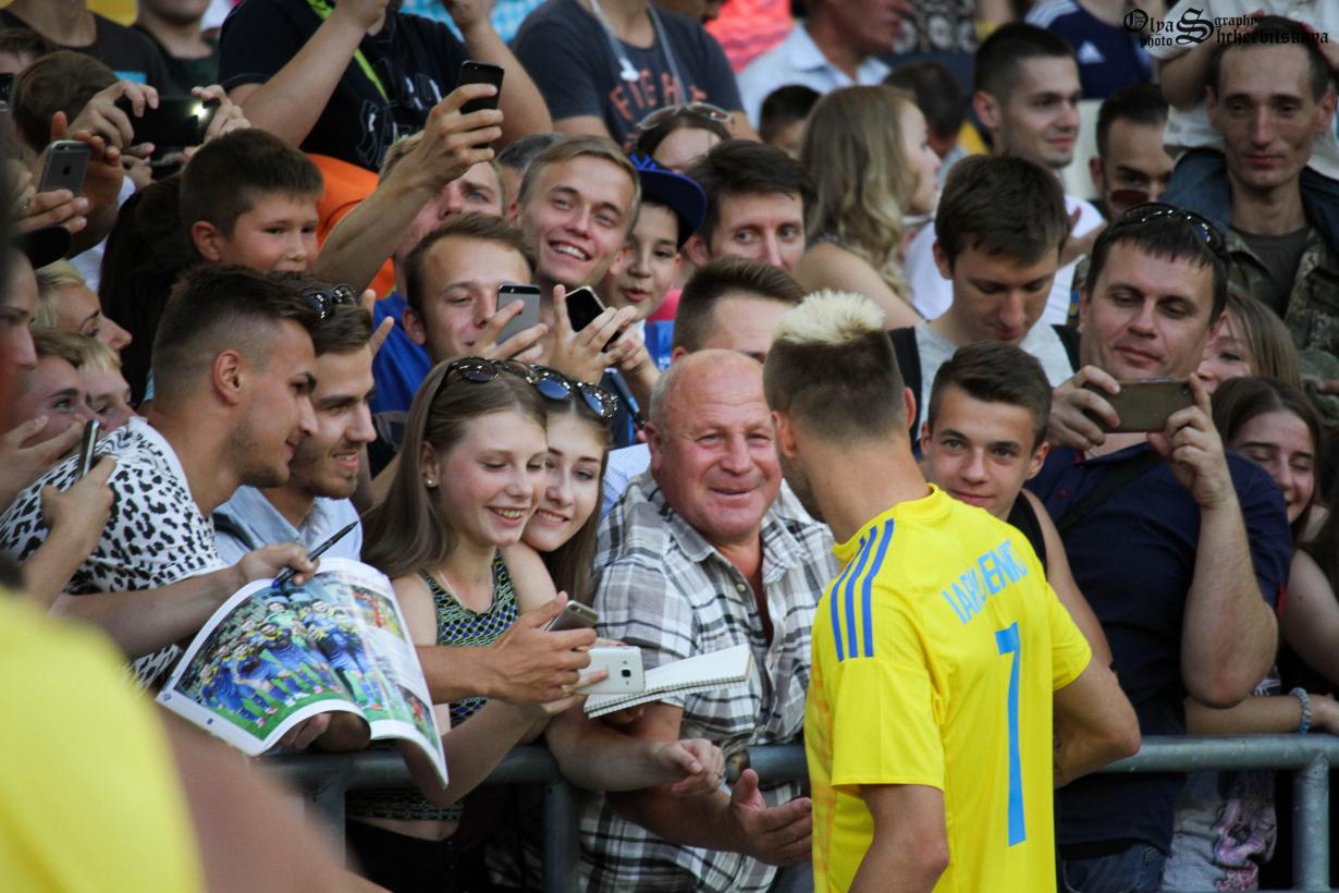 Як збірна України зустрілася з вболівальниками (ФОТОРЕПОРТАЖ) - фото 4
