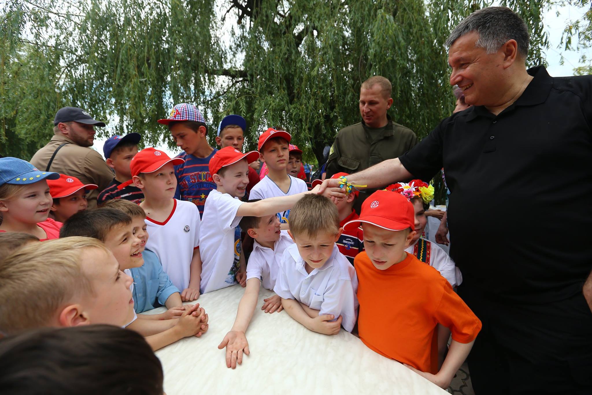 Аваков став вуличним кухарем: пригощає фірмовим гороховим супом (ФОТО) - фото 4