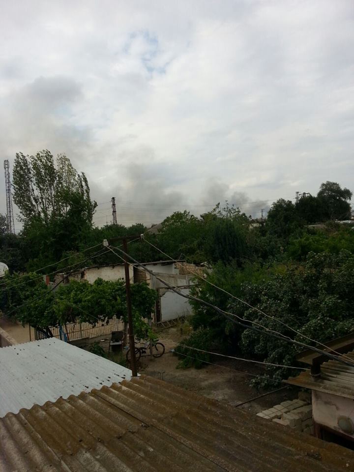 Очевидці показали, як палає збройний завод в Азербайджані (ВІДЕО) - фото 2