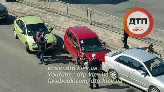 У Києві масштабна ДТП: зіткнулися одразу 12 авто  - фото 2