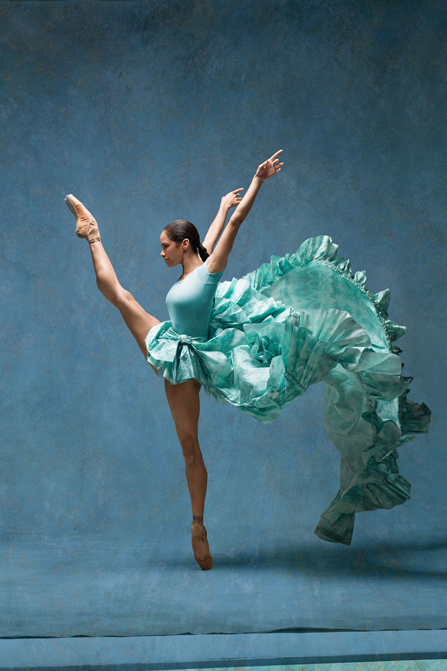 Як неймовірно гарна балерина "оживила" картини відомого імпресіоніста  - фото 4
