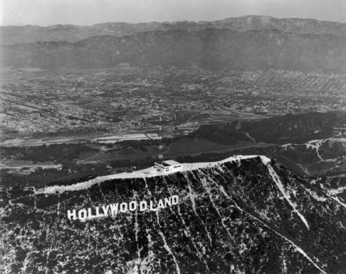 Шалені гроші і доленосні історії: Як змінювалась вивіска Hollywood впродовж століття - фото 3