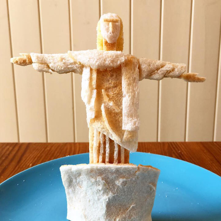 Неймовірні скульптури з тостів, які батько створює для хворої дочки - фото 1