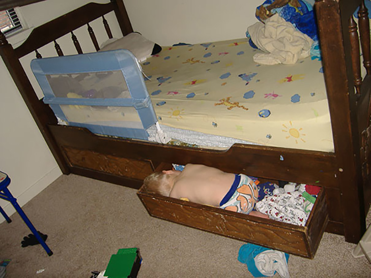 35 кумедних доказів того, що діти можуть заснути де завгодно - фото 9
