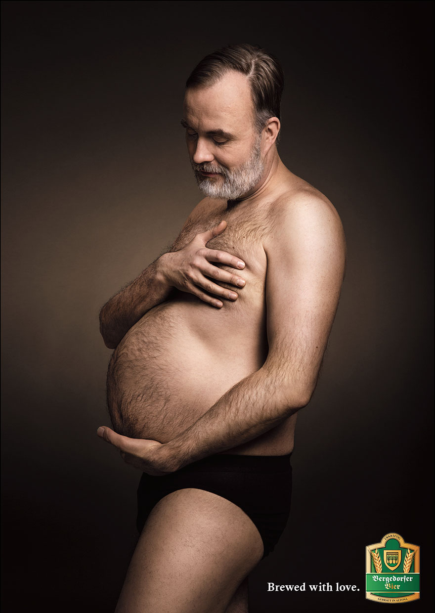 Чоловіки, які милуються своїми животами, ніби вони вагітні, підірвали мережу - фото 1