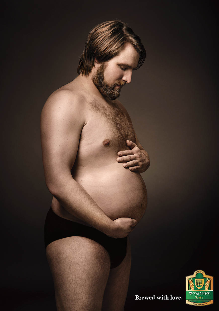 Чоловіки, які милуються своїми животами, ніби вони вагітні, підірвали мережу - фото 2