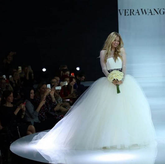 Як Брежнєва козиряла весільною сукнею у Москві - фото 1