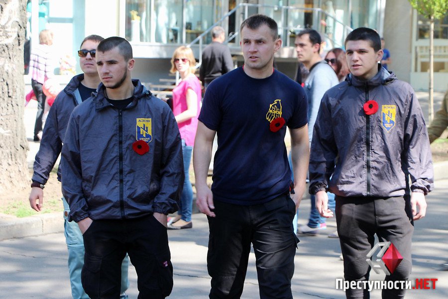 У Миколаєві сутички проукраїнських активістів з комуністами завершилися "швидкою" (ФОТО, ВІДЕО)