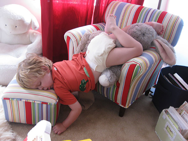 35 кумедних доказів того, що діти можуть заснути де завгодно - фото 33