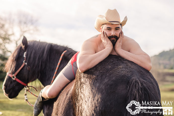 Як пухкенький канадієць влаштував гламурну фотосесію з конем - фото 9