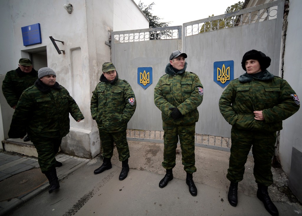 Хроніки окупації Криму: кримчанам рвуть паспорти, а Гоблін залякує фізичним знищенням - фото 13