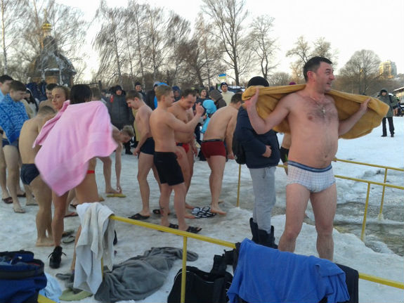 У Києві почалися водохресні купання - фото 1