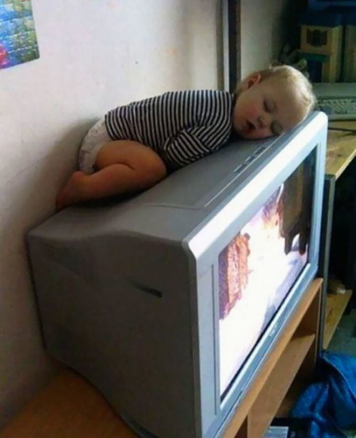 35 кумедних доказів того, що діти можуть заснути де завгодно - фото 10