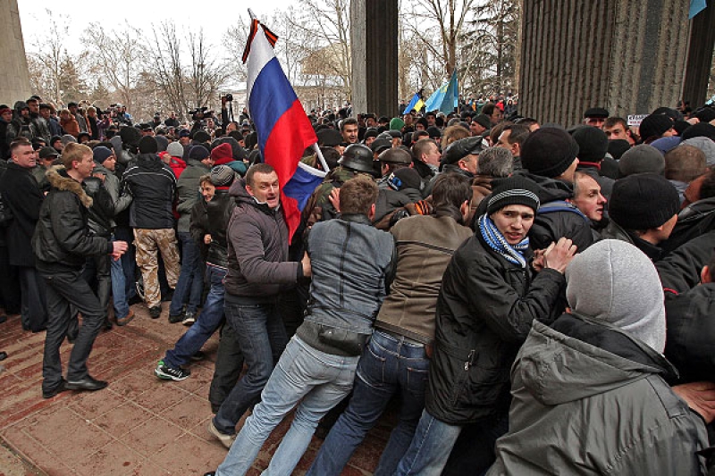 Хроніки окупації Криму: мітинг 26 лютого - фото 11