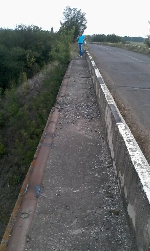 На Миколаївщини вандали викрали огородження на шляхопроводі через залізницю
